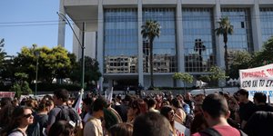 Δίκη Χρυσής Αυγής: Αντιφασιστική συγκέντρωση μπροστά στο Εφετείο