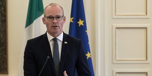 Απαράδεκτη η αμφισβήτηση της κυριαρχίας κράτους-μέλους της ΕΕ σύμφωνα με τον Ιρλανδό ΥΠΕΞ