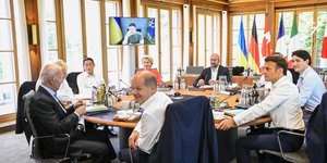 Μέσω βιντεοκλήσης μίλησε στους ηγέτες της G7, o Ουκρανός πρόεδρος Βολοντίμιρ Ζελένσκι