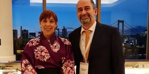 Γεωργία Κολυβά με παραδοσιακό ένδυμα της Ιαπωνίας και Νίκος Χατζόπουλος, Πρόεδρος Ελληνικού Ινστιτούτου Συγκολλήσεων.