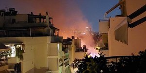 Επίθεση στην έδρα των ΜΑΤ