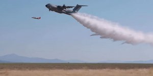 To Α400Μ της Αirbus κατά τη δοκιμαστική πτήση του ως πυροσβεστικό αεροσκάφος