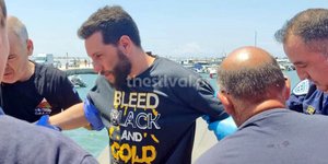 Ο νεαρός τουρίστας κολυμπούσε επί 18 ώρες για να επιβιώσει