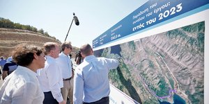 Ο Κυριάκος Μητσοτάκης στα εγκαίνια της παράκαμψης στην Αμφιλοχία