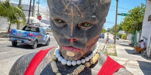 Ο Anthony Loffredo έχει αμέτρητα τατουάζ και θέλει να μοιάζει με μαύρο εξωγήινο