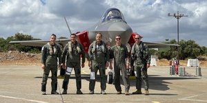 Ο Αρχηγός ΓΕΑ ως... ιπτάμενος