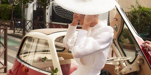 γυναίκα με νυφικό