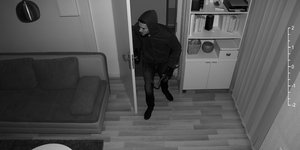 Διαρρήκτης μπαίνει σε σπίτι