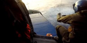 Διάσωση ναυτικών από ελικόπτερο του Πολεμικού Ναυτικού