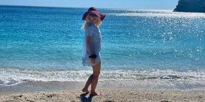 Η Ελένη Μενεγάκη σε στιγμές χαλάρωσης στην Άνδρο