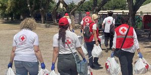 Ο Ελληνικός Ερυθρός Σταυρός βοηθάει τους άστεγους