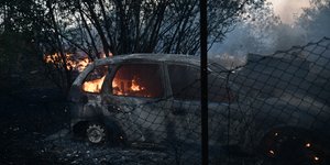 Καμένο αυτοκίνητο στην Πεντέλη