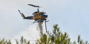 ελικοπτερο επιχειρει σε πυρκαγιά