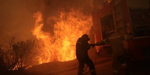 Φωτιά στην Πεντέλη / Φωτογραφία: INTIME
