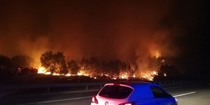 Μαίνεται η φωτιά στη Μεγαλόπολη Αρκαδίας