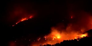 Συνεχίζει να καίει απειλητικά η φωτιά στον Άγιο Βασίλειο, στο Ρέθυμνο