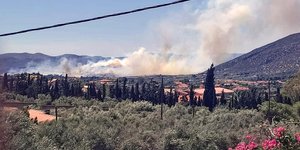 Μεγάλη φωτιά στη Φέριζα, στην Σαρωνίδα