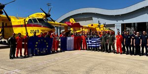 Γαλλικά και ελληνικά πληρώματα Canadair που συμμετείχαν στην κατάσβεση των πυρκαγιών στη Γαλλία 