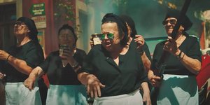 Το νέο viral βίντεο κλιπ των γιαγιάδων από την Κρήτη: Μελιτζάνα από Αλάνα