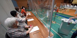 Ιαπωνία: Άνοιξαν οι κάλπες για τις εκλογές για την άνω βουλή