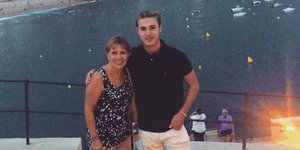 Ο 21χρονος Jack Fenton με την μητέρα του Victoria