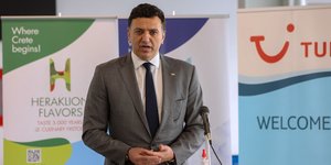 ο υπ. τουρισμού Βασίλης Κικίλιας