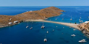 Η παραλία Κολώνες στην Κύθνο
