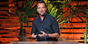 Ο παρουσιαστής του Survivor 2022 Γιώργος Λιανός
