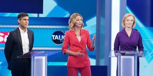 Σούνακ, Τρας και δημοσιογράφος