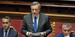 Ο Ιταλός πρωθυπουργός, Μάριο Ντράγκι, στο βήμα της Γερουσίας