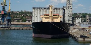 Πλοίο στο λιμάνι της Μαριούπολης, στην Ουκρανία