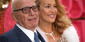 Ρoύπερτ Μέρντοχ και Τζέρι Χολ σε παλιές χαρούμενες στιγμές