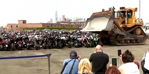 μοτοσυκλέτες σε καταστροφή 