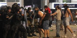 Συγκρούσεις διαδηλωτών - αστυνομίας στη Βόρεια Μακεδονία