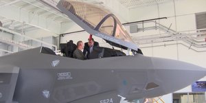 Ο Νίκος Παναγιωτόπους στις εγκαταστάσεις παραγωγής των F-35 στο Τέξας