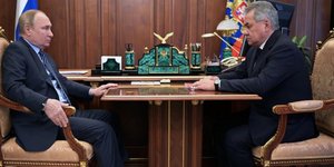 Ο Σοϊγκού ενημερώνει τον Πούτιν για τις εξελίξεις στο μέτωπο