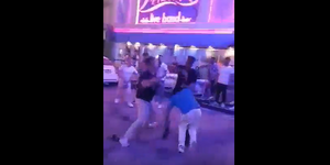 Άγριο ξύλο έξω από νυχτερινό κέντρο στη Ρόδο