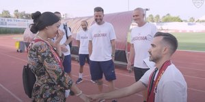 Πρόταση γάμου μπροστά στον Μουρίνιο