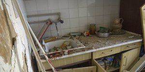 Το αποτέλεσμα της πυραυλικής επίθεσης στο κέντρο της πόλης Κραματόρσκ, στην Ουκρανία