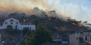 Μεγάλη φωτιά στη Σαλαμίνα