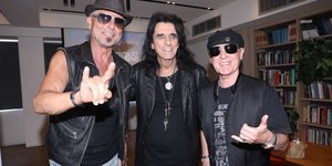 Scorpions και Alive Cooper
