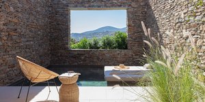 Νέα άφιξη στη Σίφνο, το ξενοδοχείο NOS