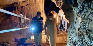 H Λίνα Μενδώνη, κατά τη διάρκεια αυτοψίας που πραγματοποίησε χθες