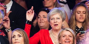 Η Τερέζα Μέι «πανηγυρίζει» την παραίτηση Μπόρις Τζόνσον/Φωτογραφία: Getty Images/Ki Price/WireImage