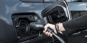 H Γερμανία καταργεί τα bonus στην αγορά plug in hybrid μοντέλων. 