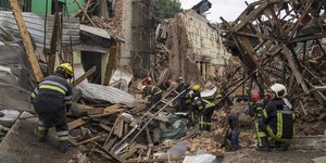 Κατεστραμμένο κτίριο στη Νότια Ουκρανία ύστερα από πυραυλική επίθεση