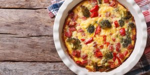 πίτα με λαχανικά σε πιάτο