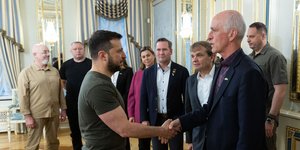 Επιτροπή του αμερικανικού Κογκρέσου συναντήθηκε στο Κίεβο με τον πρόεδρο Ζελένσκι