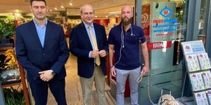 Ο Κωστής Χατζηδάκης στο κατάστημα Μασούτης