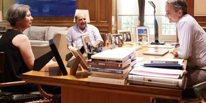 Ο Πρωθυπουργός με τους γονείς του Ζακ Κωστόπουλου στο Μέγαρο Μαξίμου